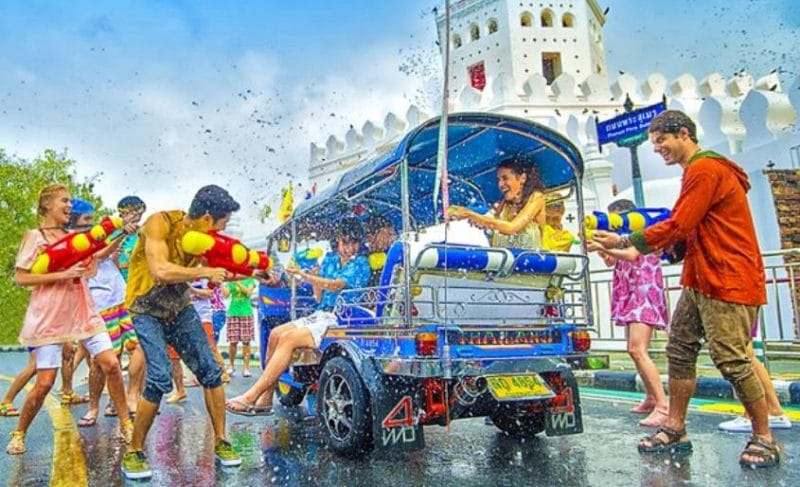 Lễ hội té nước Thái Lan có gì đặc biệt?