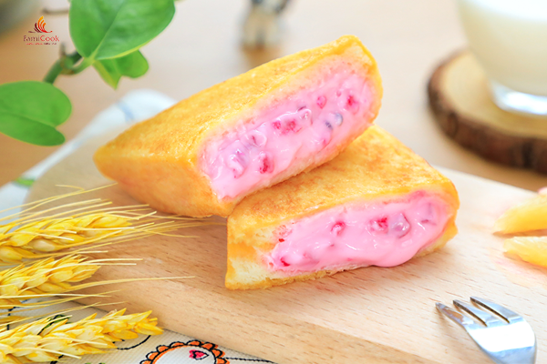 BÁNH MỲ KẸP SỮA CHUA THANH LONG ĐỎ