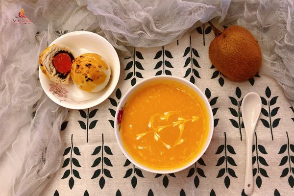 Soup bí ngô cho thực đơn ăn dặm của trẻ thêm đa dạng