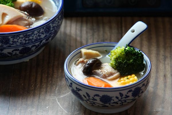 CÁCH NẤU CANH GÀ RAU CỦ ĐƠN GIẢN