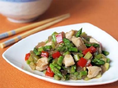 CÁCH LÀM MĂNG TÂY XÀO THỊT GÀ CHO BÉ 1 TUỔI