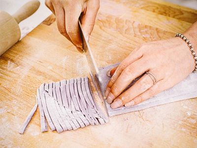 CÁCH LÀM MÌ TƯƠI CHO BÉ ĂN DẶM CỰC ĐƠN GIẢN